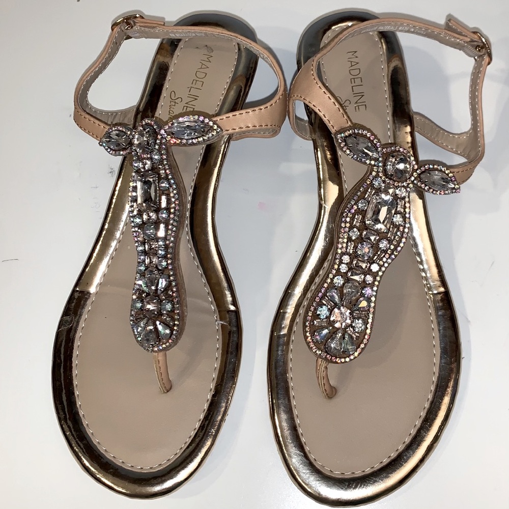 ✨sparkly sandals with a golden rim✨